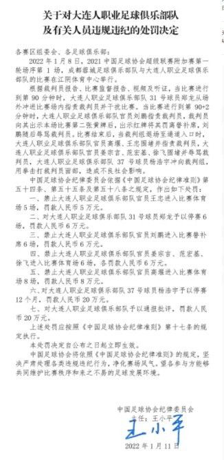 马丽（倪妮 饰）和何静（杨颖 饰）是从小玩到年夜的闺中密友，彼此之间豪情十分要好。曾，在一间奢华的酒店当中，两个姑娘目击了一场浪漫的婚礼，她们就此立下誓言，比及成婚的那一天，必然要重回此地进行典礼。                                  光阴荏苒，马丽和何静都找到了如意郎君，可两人的男朋友仿佛对成婚这件工作其实不那末热中。颠末各种挫折，两对情侣终究修成了正果筹办步进婚姻的殿堂，两个女孩的胡想眼看就要完成